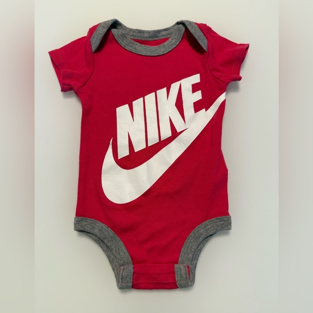 💥4/$20💥 Nike Baby Girls Fuchsia  Pink Infant Bodysuit Onesie Size 6–12 Months